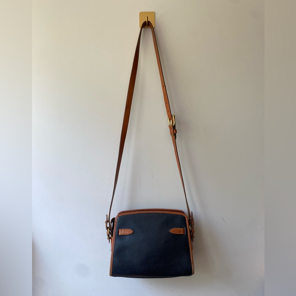 Vintage Black Dooney and Bourke Black with Tan Trim Zip Top Buckle Shoulder‎ Bag - Picture 7 of 11